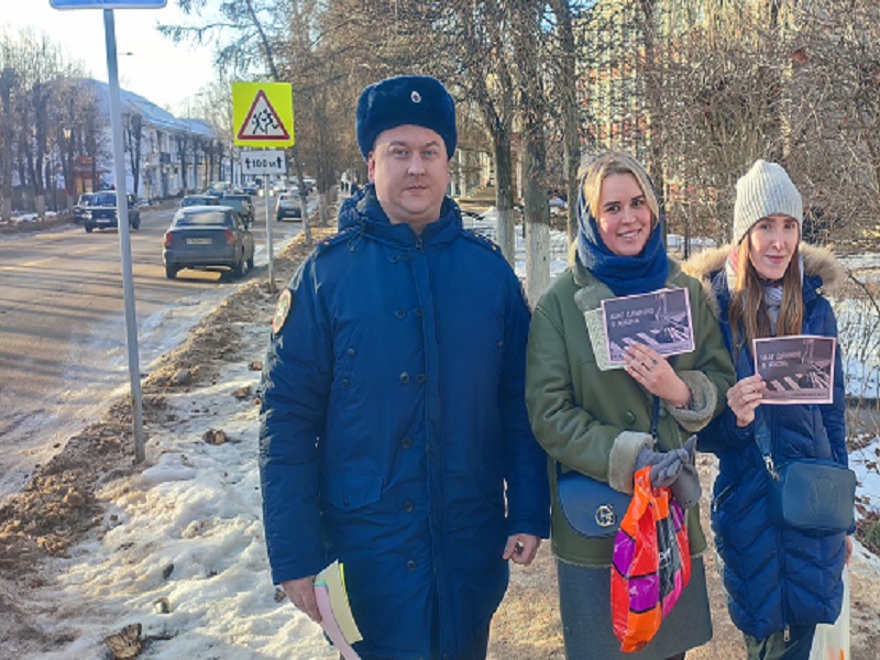 В рамках профилактического мероприятия «Пешеход» сотрудники ОГИБДД МОМВД России «Старорусский» проверили акцию среди водителей транспортных средств и пешеходов.