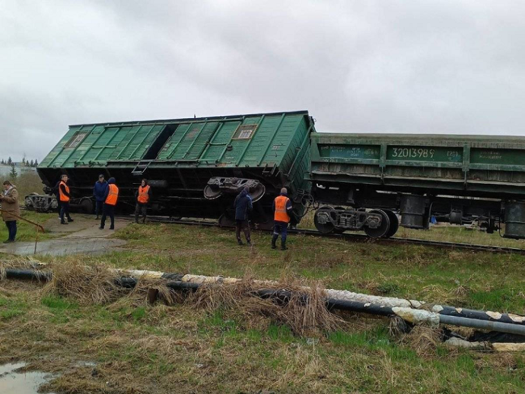 Северо-Западная транспортная прокуратура организовала проверку по факту схода вагона грузового поезда в Новгородской области. Северо-Западная транспортная прокуратура организовала проверку по факту схода вагона грузового поезда в Новгородской области.