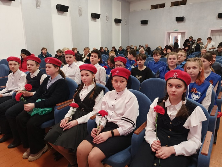 В зале районного Дома культуры на памятный митинг "Не властно над памятью время" собрались участники патриотических объединений района, обучающиеся МАОУ "СОШ с.Поддорье", жители села. В зале районного Дома культуры на памятный митинг "Не властно над памятью время" собрались участники патриотических объединений района, обучающиеся МАОУ "СОШ с.Поддорье", жители села.