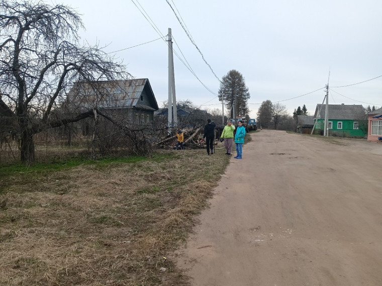 Началась череда субботников. Началась череда субботников.